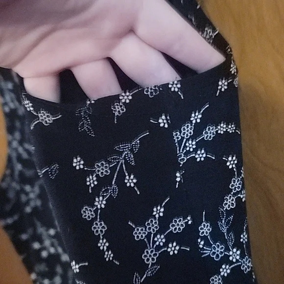 Jessica stretchy black floral dress - Picture 4 of 6